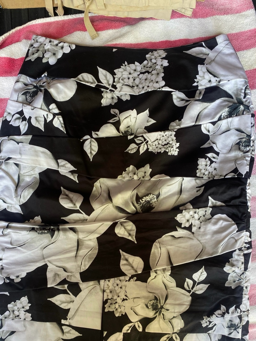White House Black Market Black and White Floral Mini Skirt